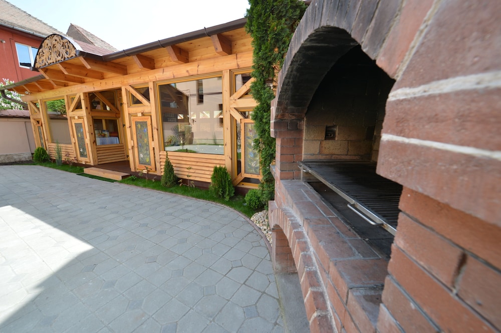 Noblesse Boutique Hotel 54/57