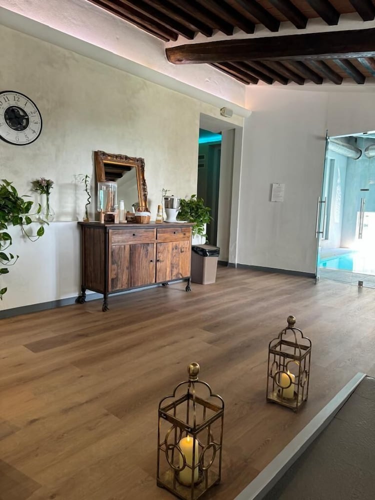 CORTONA RESORT AND SPA(FORMERLY HOTEL VILLA AUREA) 4/35
