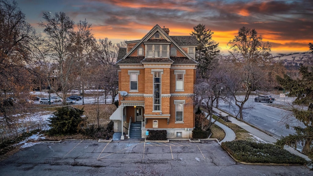 Anniversary Inn - South Temple 1/50