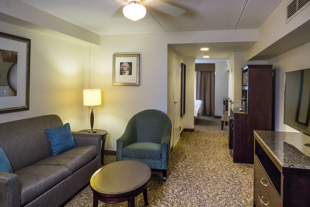 Hilton Garden Inn Hampton Coliseum Central 38/53