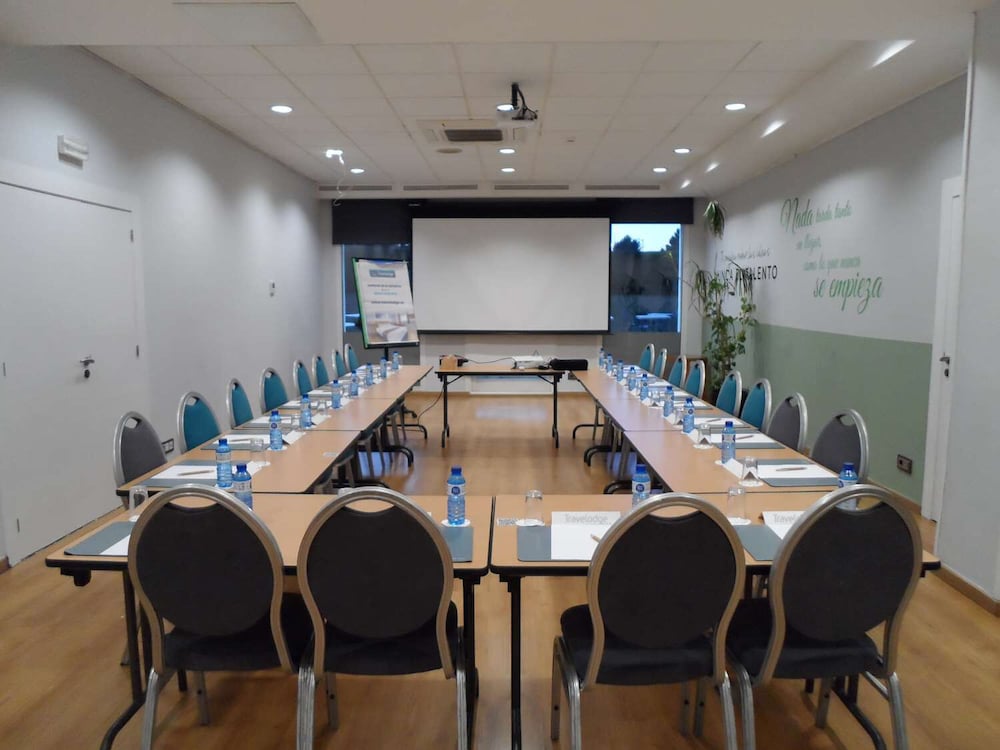 Travelodge Alicante Puerto 67/82