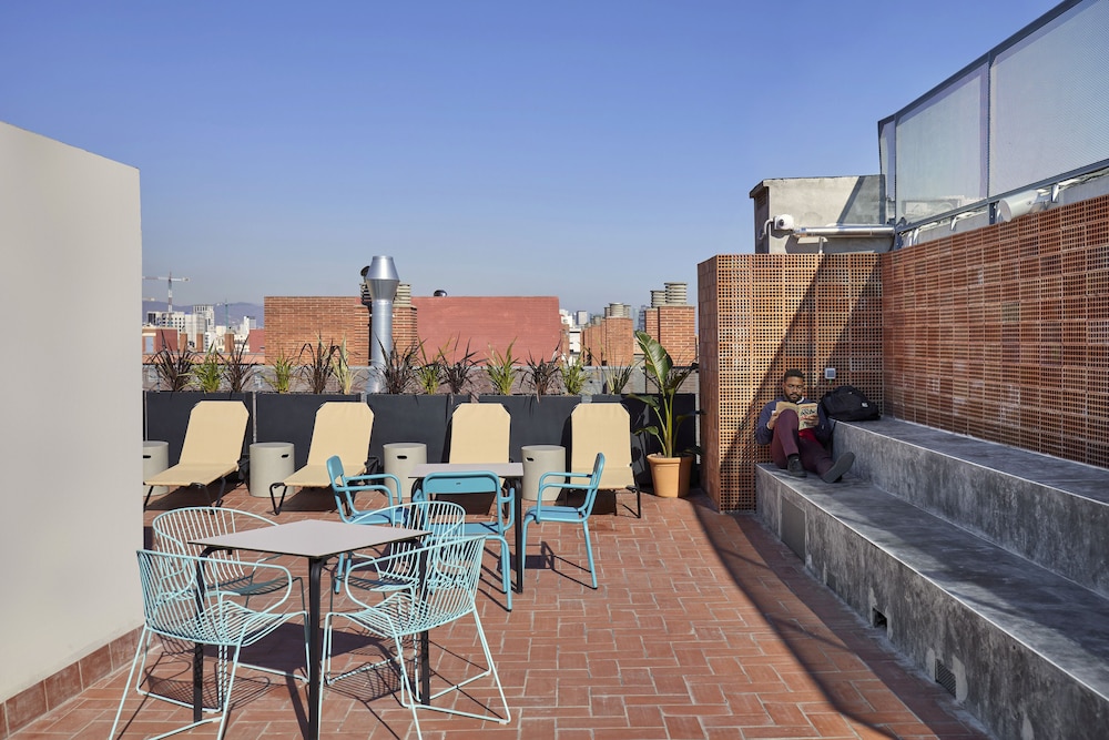Unite Hostel Barcelona 43/50
