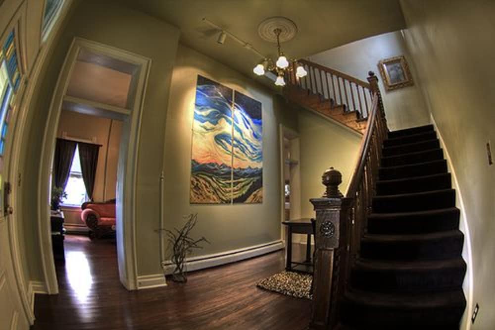 Queen Anne Bed And Breakfast 56/70