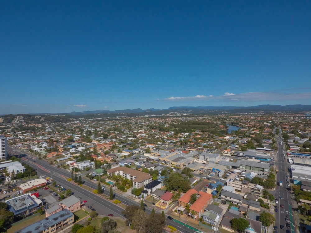 Burleigh Surf Apartments 4/77