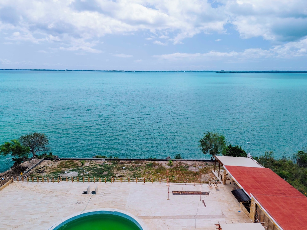 Treetop by Eight Continents, Zanzibar 61/66