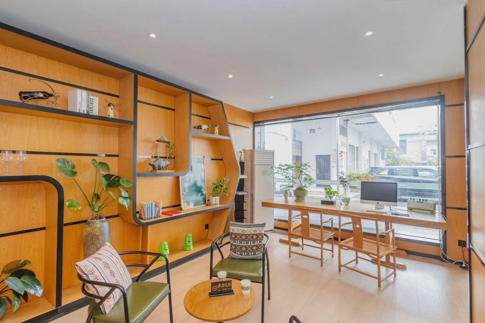 Chonpines Hotel Jingzhou Ancient City Dongmen 70/73