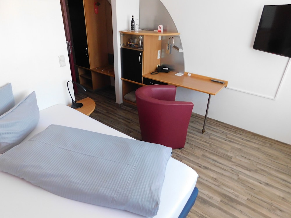 Hotel Konrad Poetzel Holzkirchen 15/50