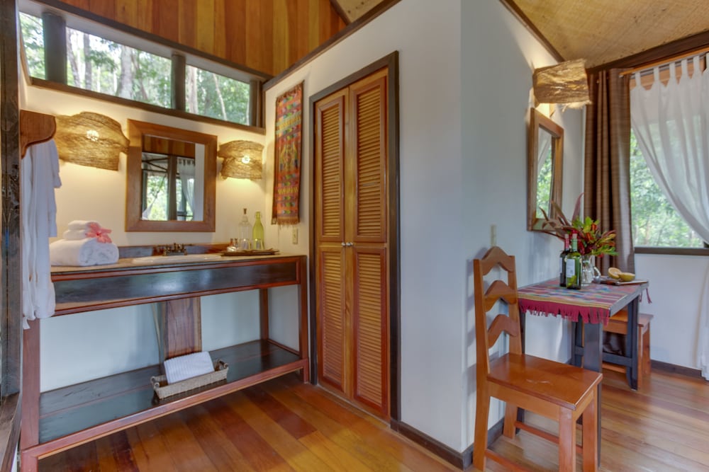 Table Rock Jungle Lodge 10/65