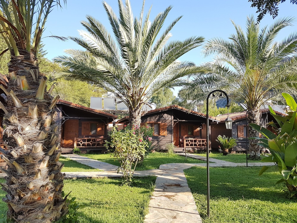 Canada Hotel & Bungalows 37/50