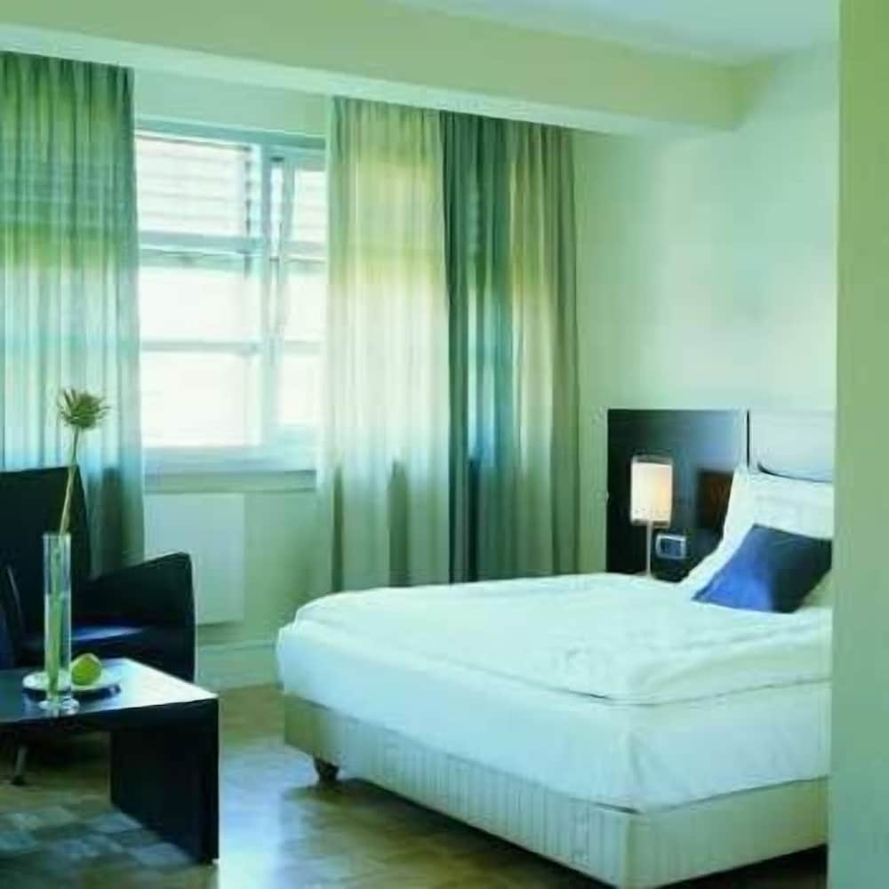 ALTERA HOTEL 3/33