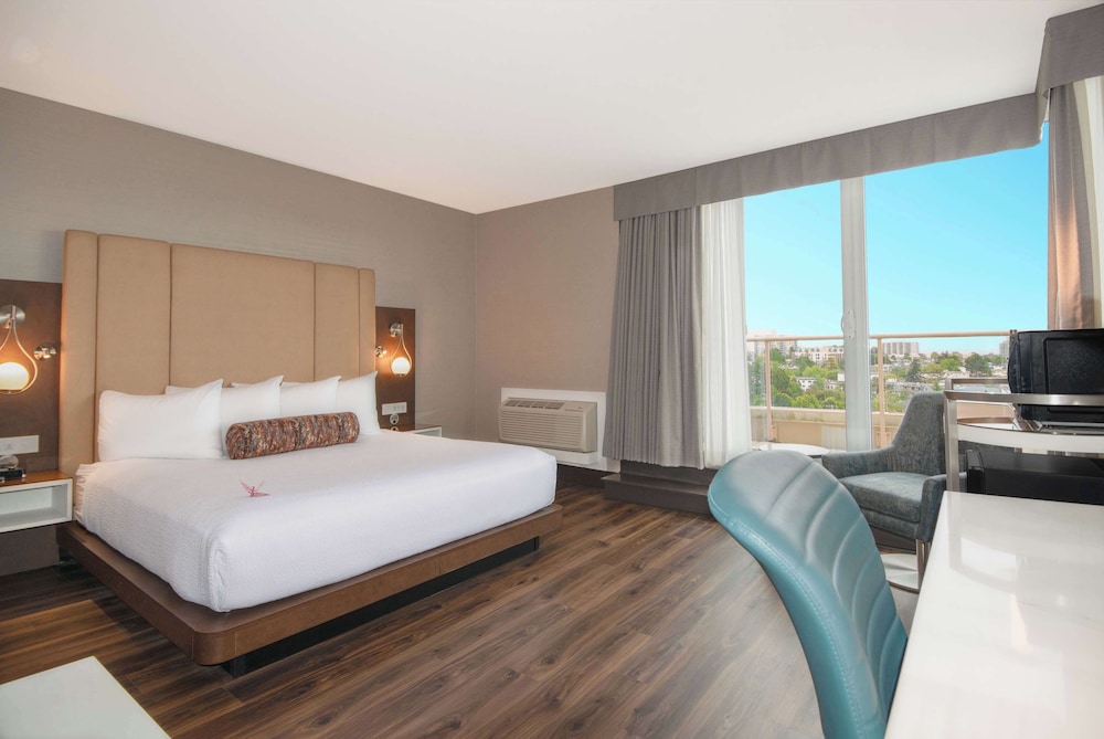 Coast, Premium, King Bed، Coast Victoria Hotel Marina By Apa 5/9