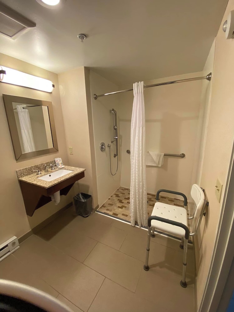 Comfort Inn & Suites Brattleboro I-91 46/47