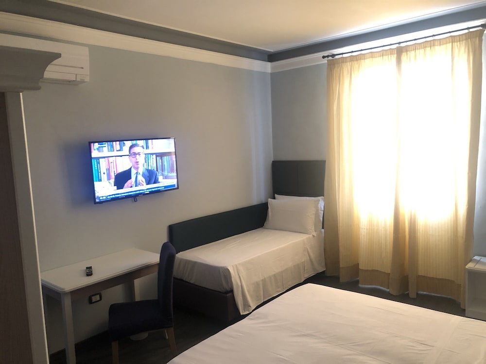 ROOM, TRIPLE