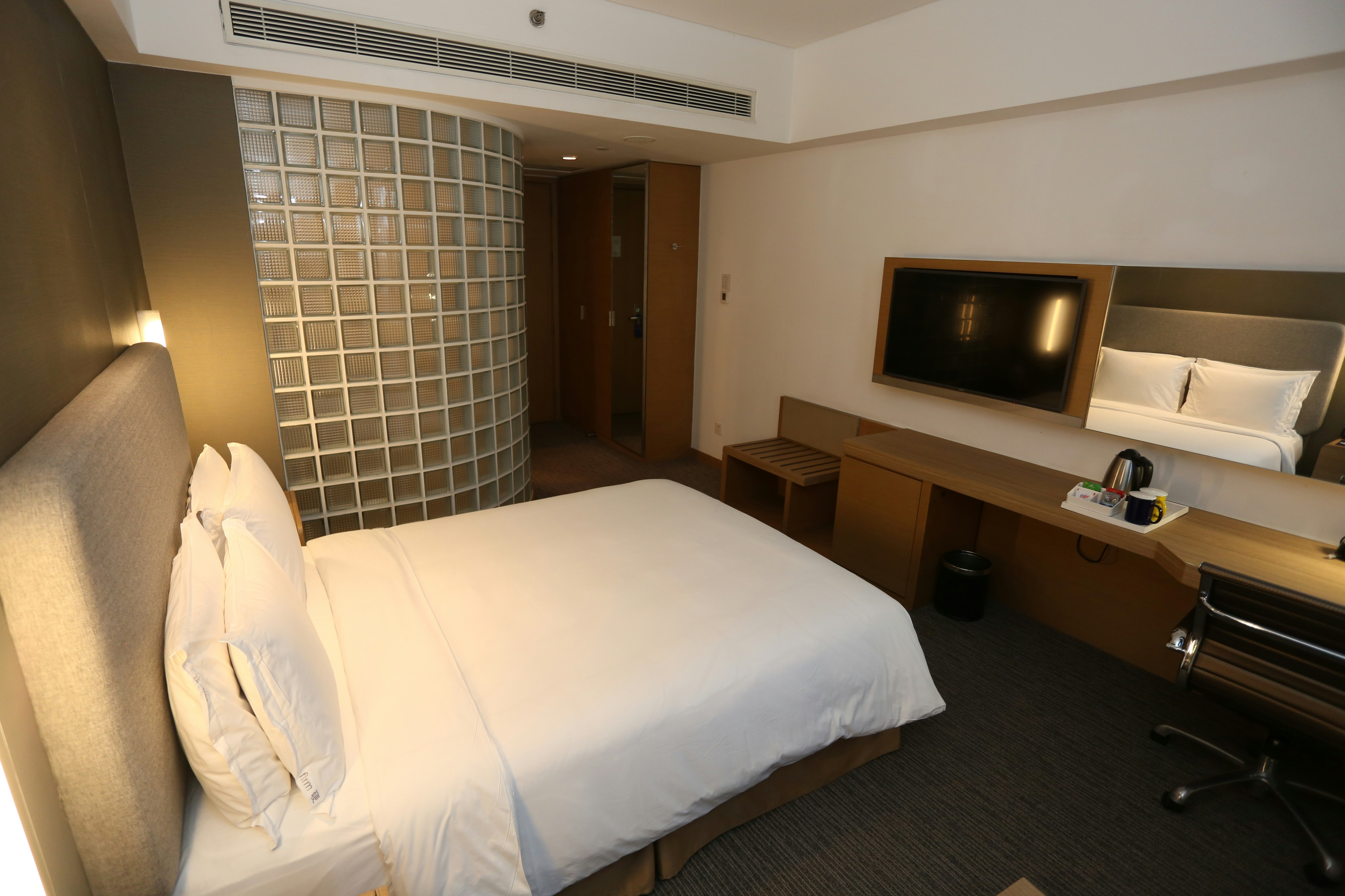 HOLIDAY INN EXPRESS SHANGHAI JINSHA 15/50