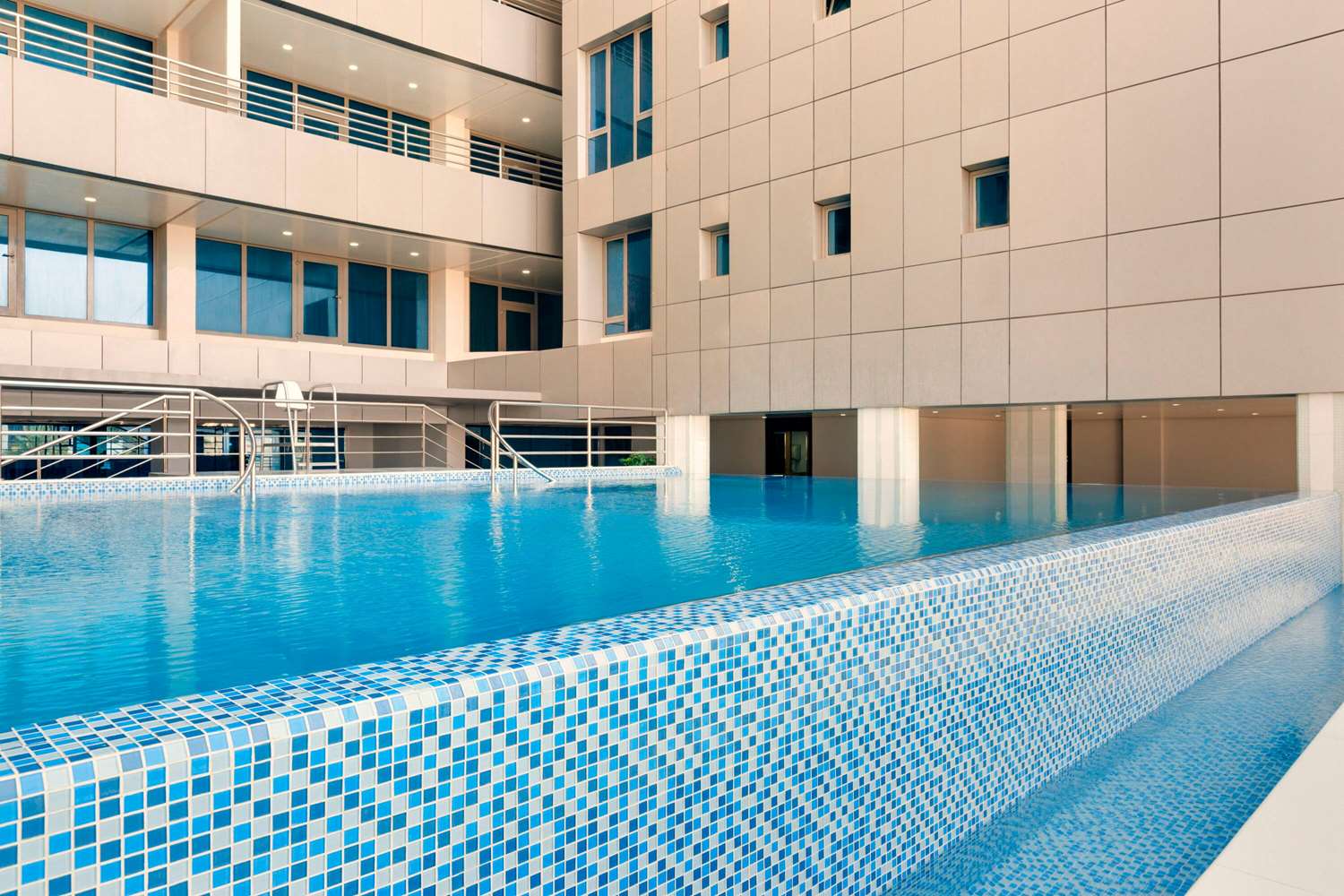 Ramada Hotel & Suites by Wyndham Amwaj Islands Manama 55/61