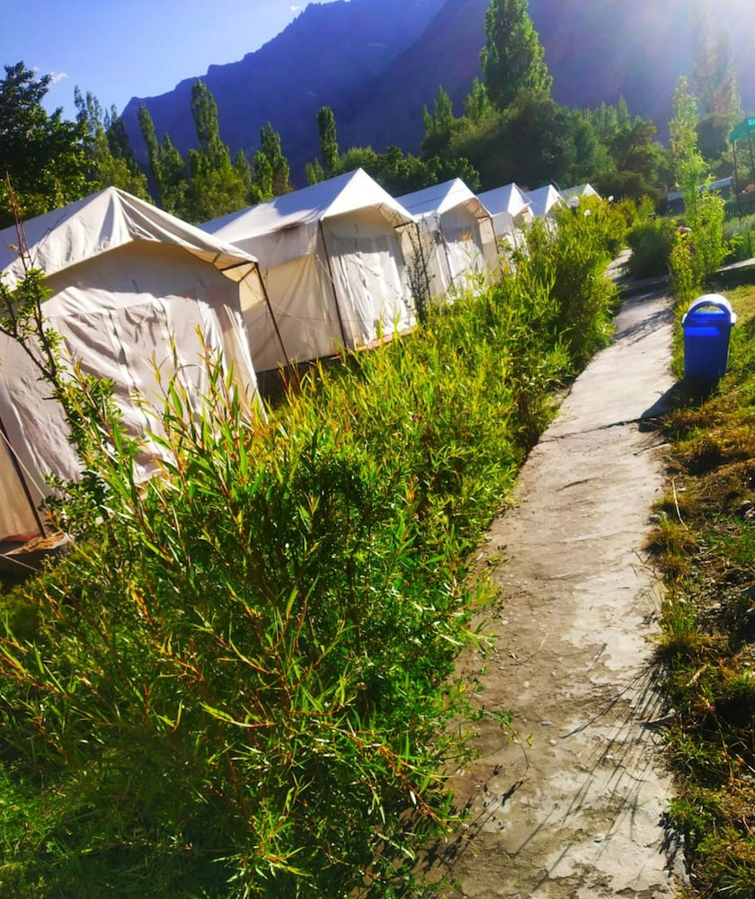 Mountain Camp 17/30