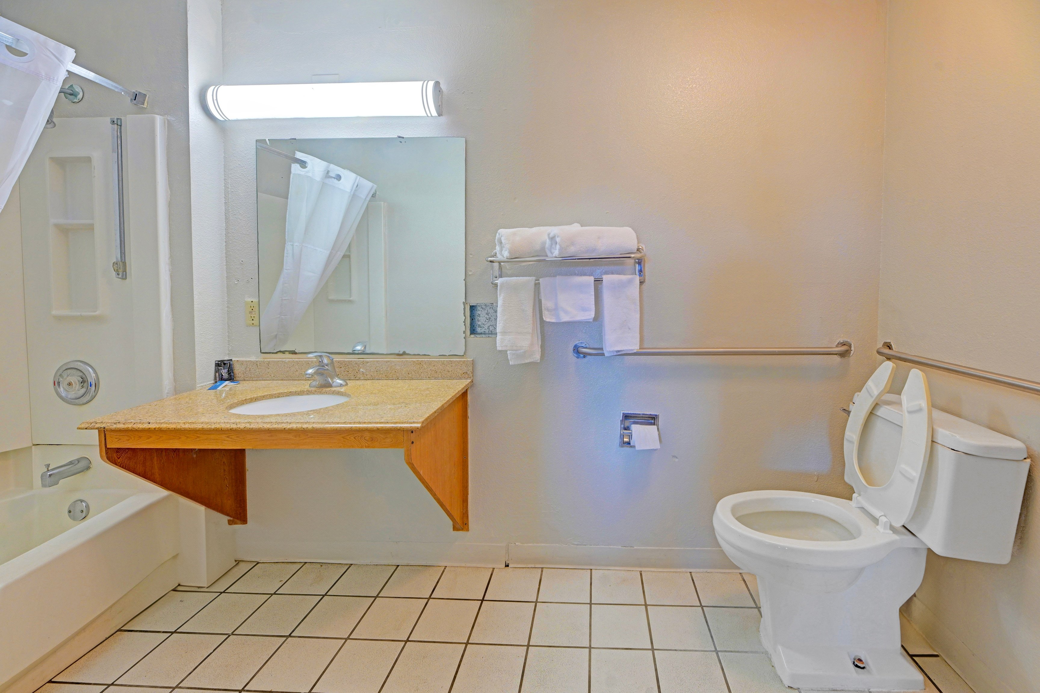 Travelers inn by OYO Wichita Falls 48/54