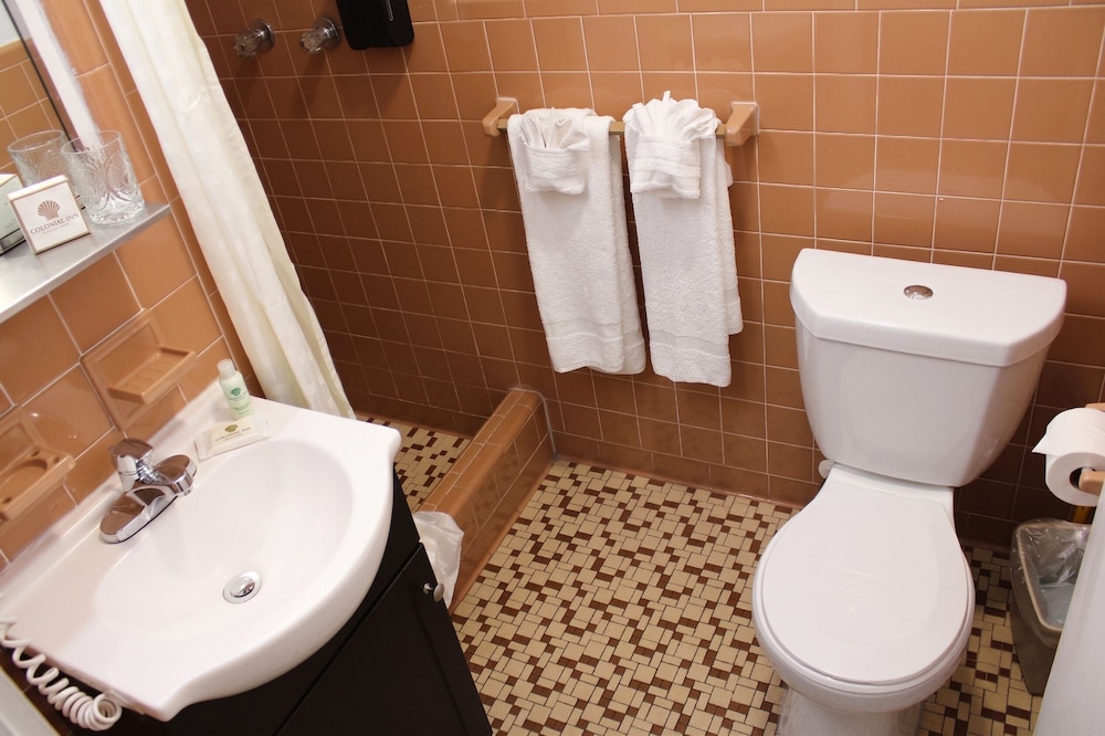 Colonial Inn Motel 77/77