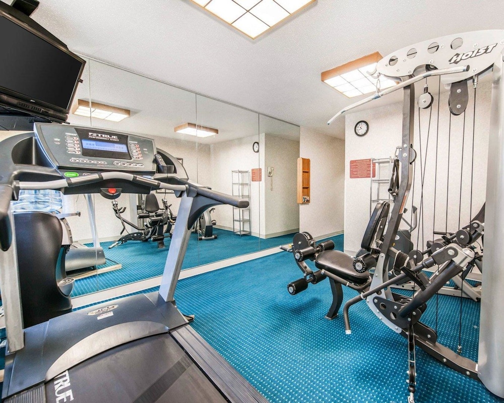 Quality Inn South Indianapolis, IN 24/35
