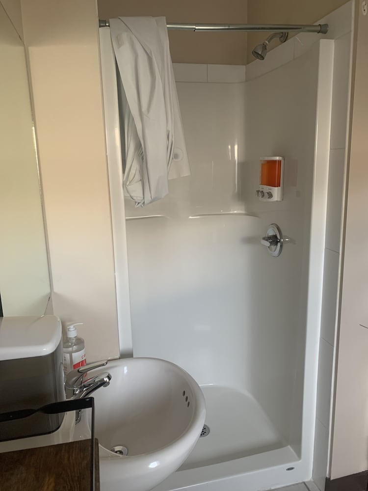 Canmore Hotel Hostel 37/38