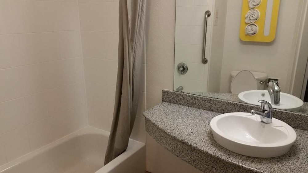 Motel6 Eagle Pass, TX - Lakeside 58/59
