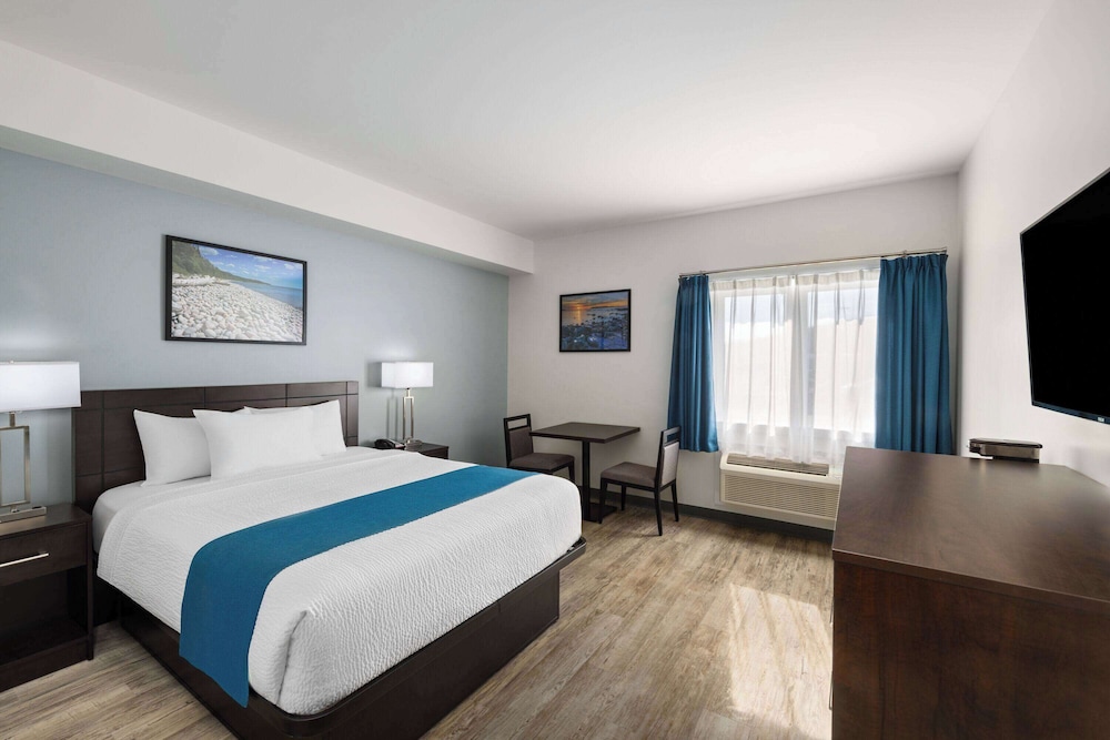 Travelodge by Wyndham Marathon 10/17