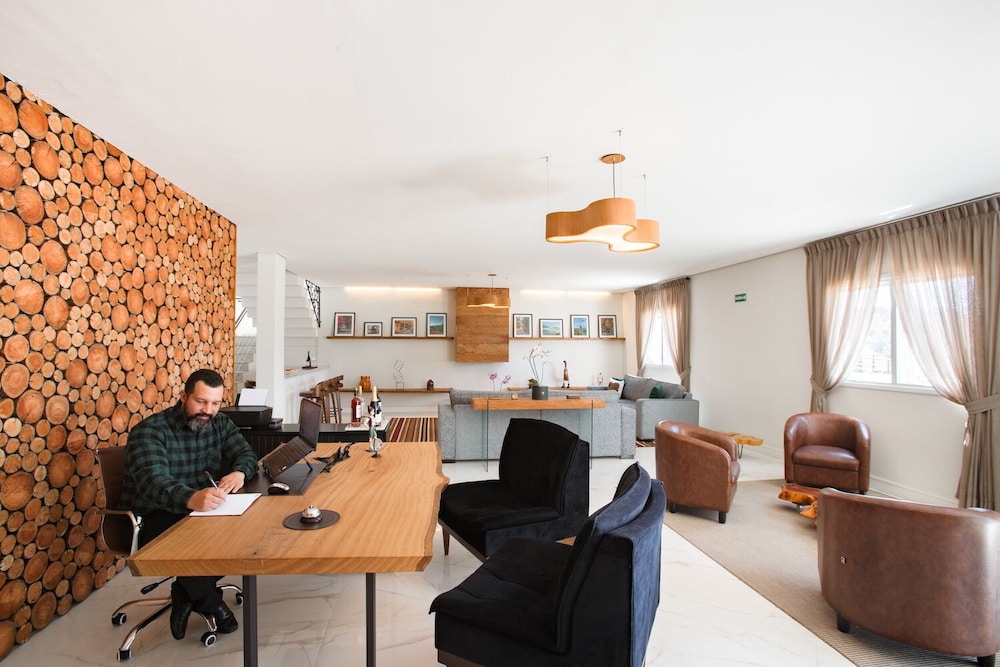 Altitude Lodge 26/33