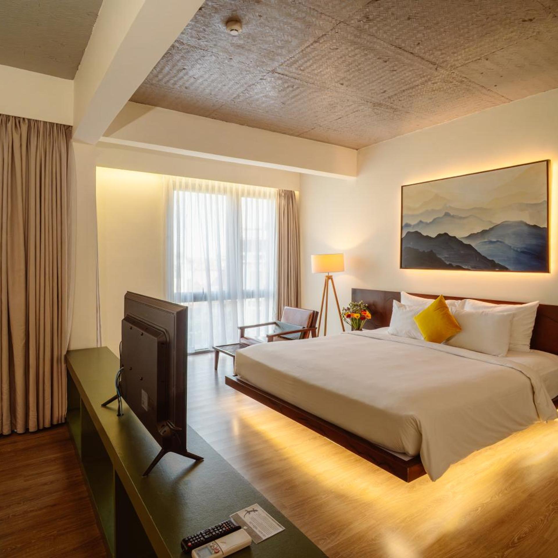 Garden, Suite, Double Bed, Pool or Garden View