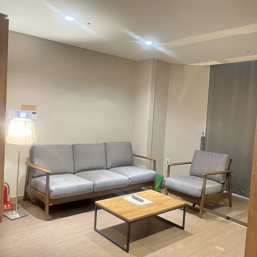 The First Stay Hotel 34/42