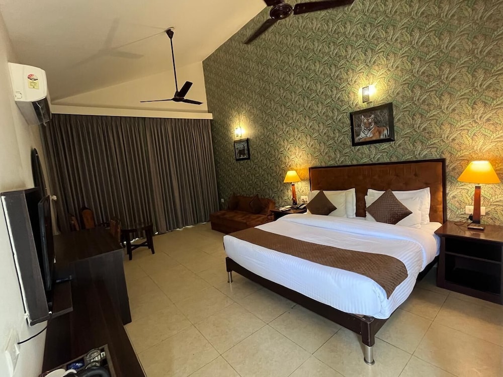 Executive, King Bed