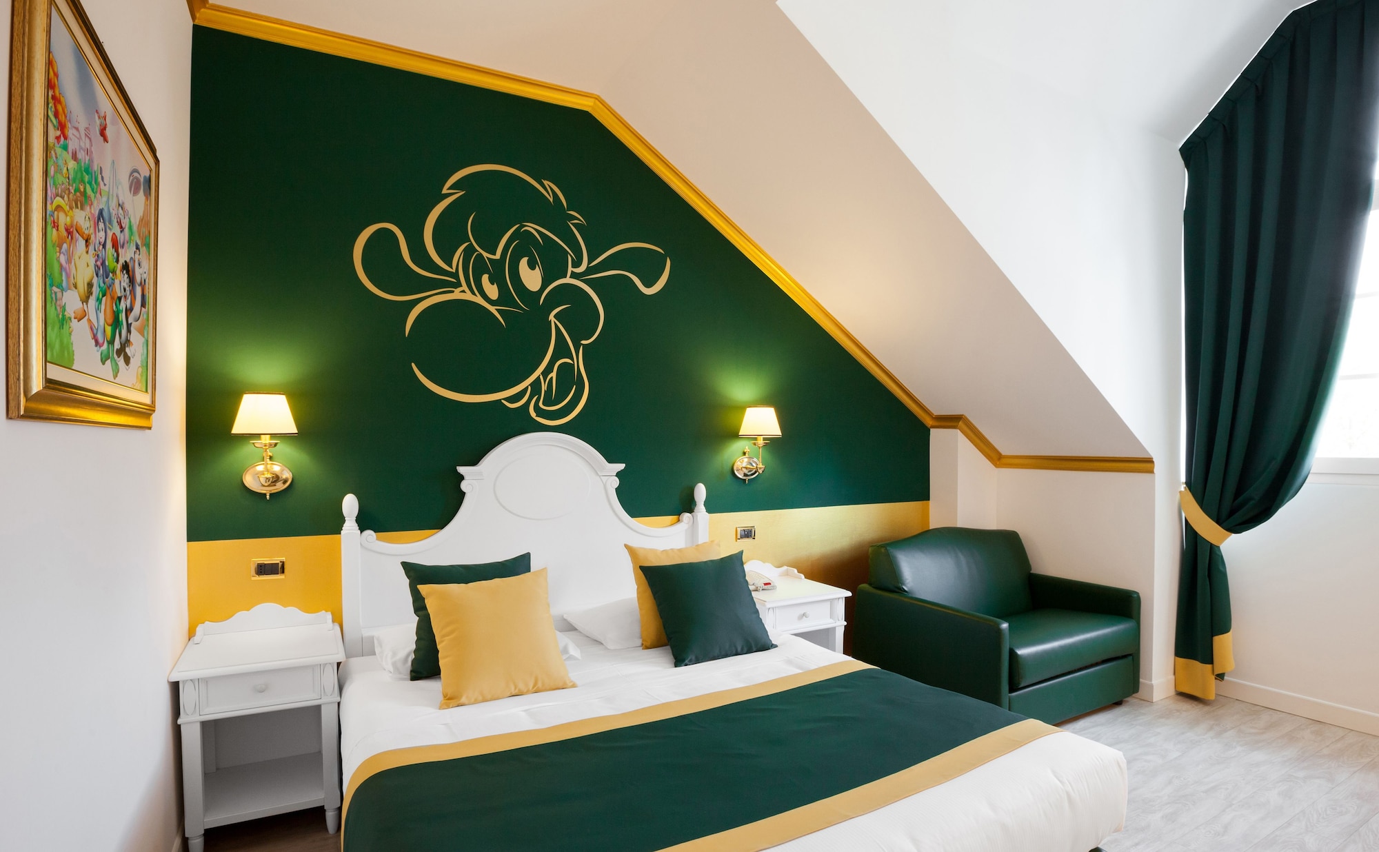 CLASSIC, KING BED, SOFA