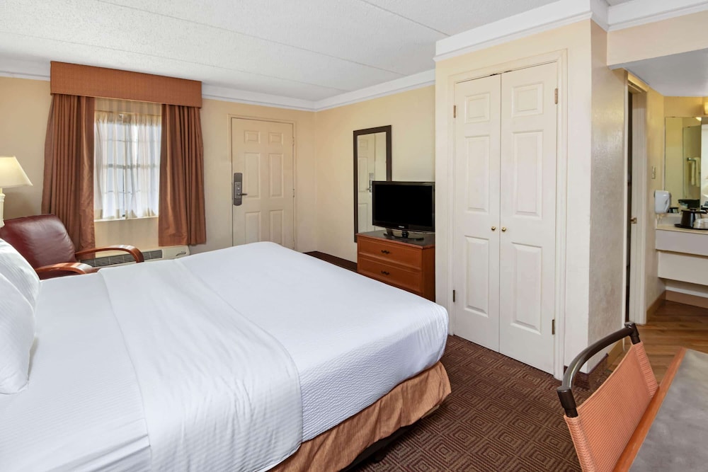 La Quinta Inn San Antonio Lackland 24/49