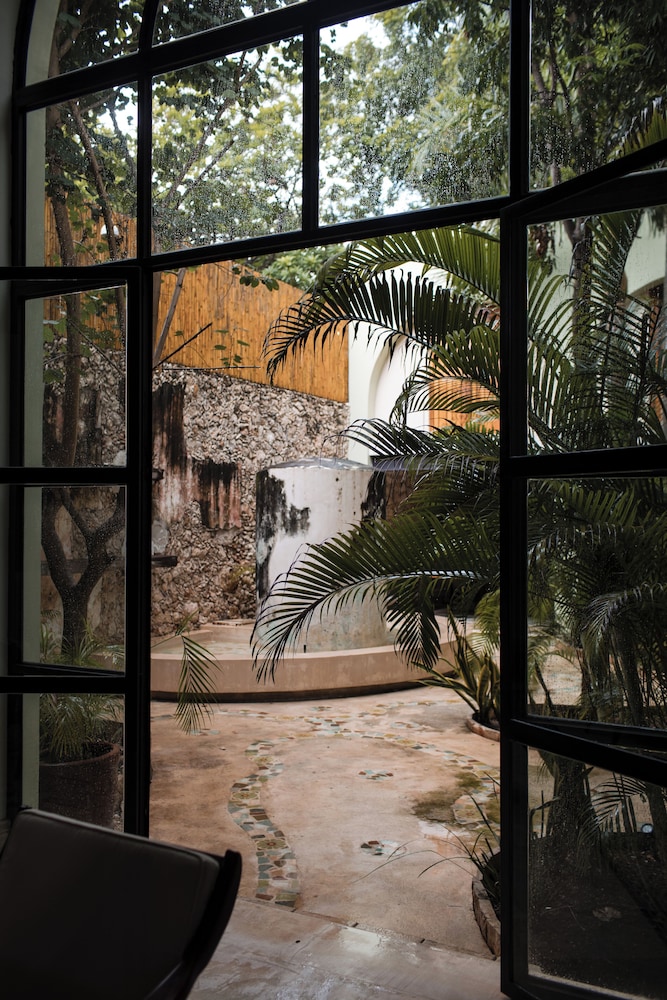 TreeHouse Boutique Hotel 25/50