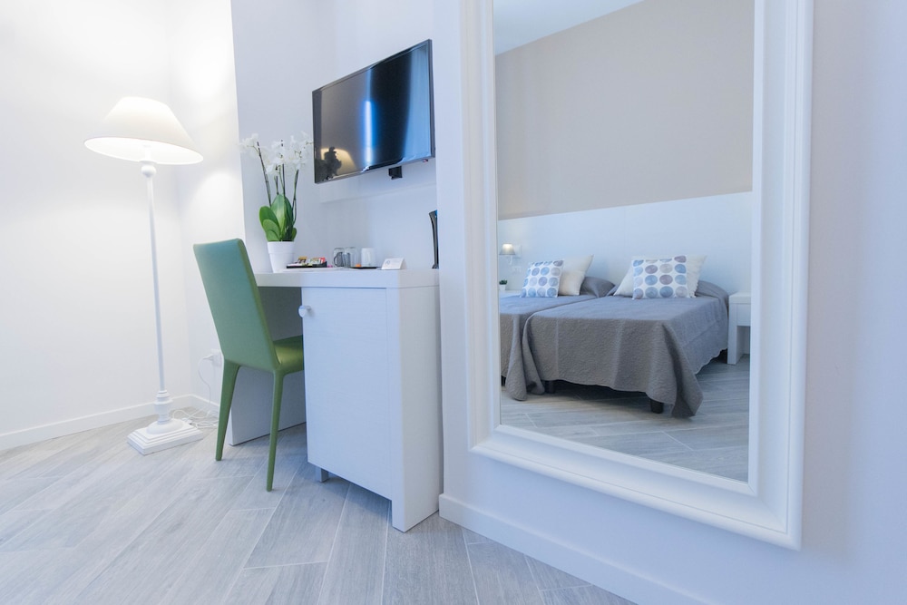 Vantaggio Suites & Apartments 38/39