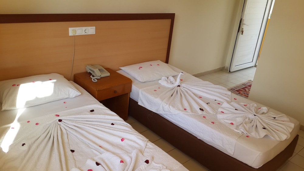 ROOM, TRIPLE