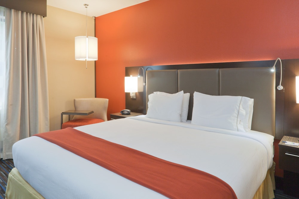 Holiday Inn Express Hotel Suites Fulton 18/51