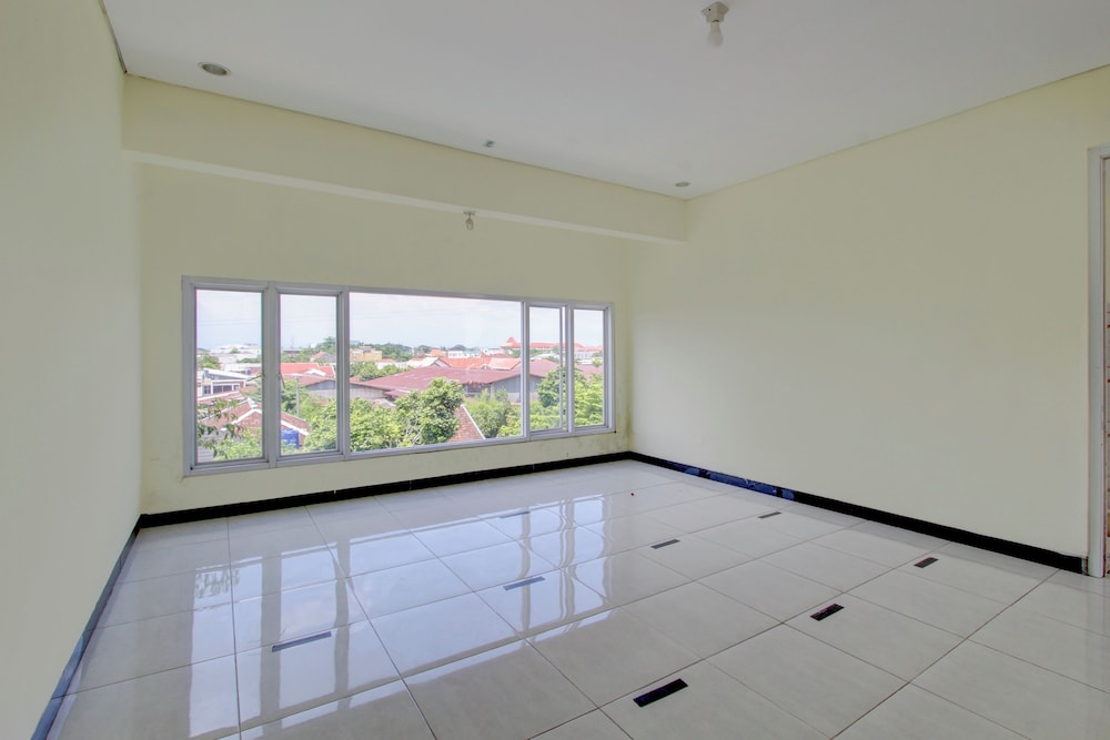 Collection O near Stadion Manahan formerly Graha Laweyan Solo 40/44