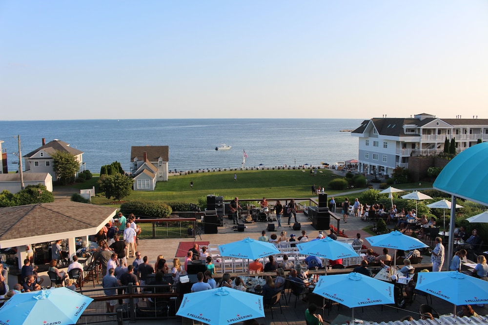 Waters Edge Resort Spa 46/50