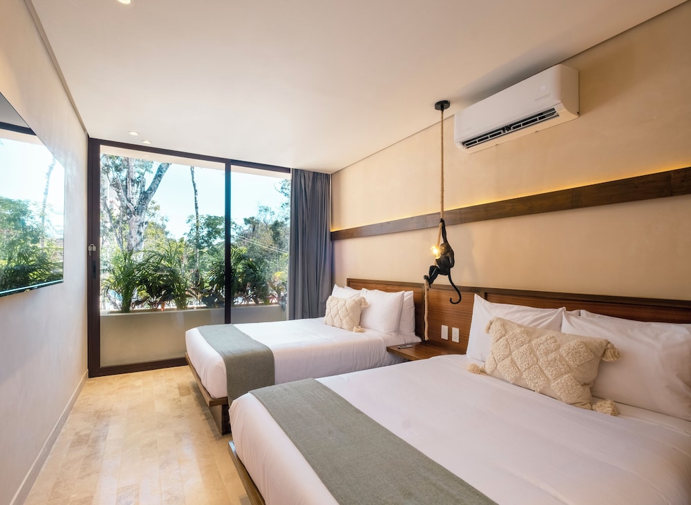 Standard, 2 Double Beds