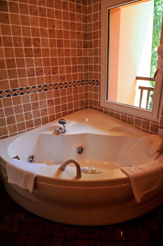 RELAIS DU SILENCE LES FRERES IBARBOURE - TABLE ET HOSTELLERIE 50/51