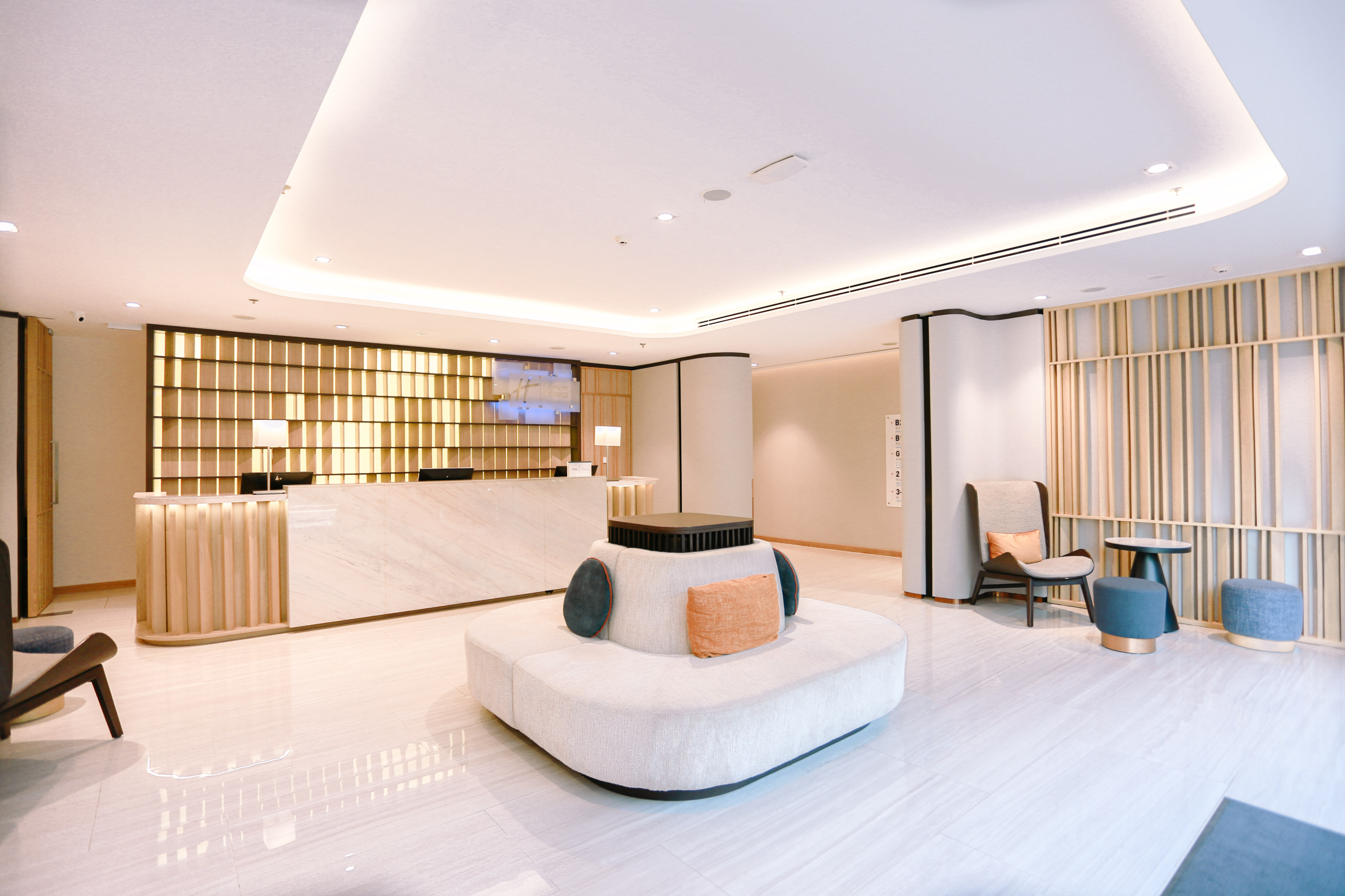 Holiday Inn Express & Suites Bangkok Central Pier 7/38