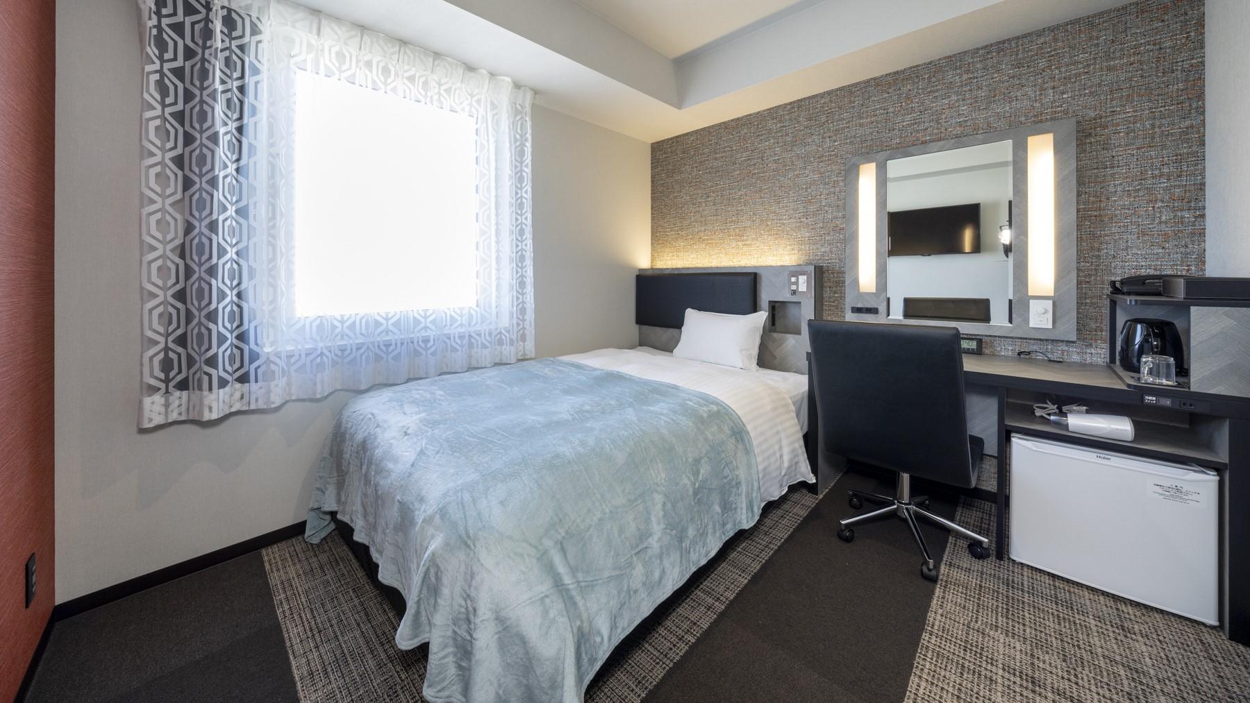 Room, Single, Unit Bath, Smoking Type Not Guaranteed