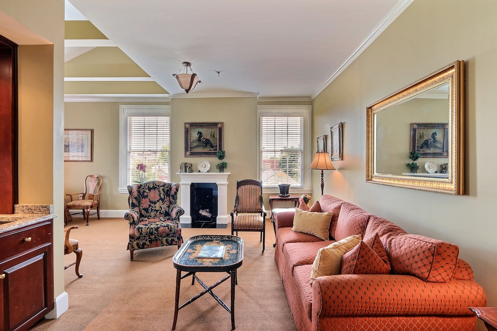 The Presidents Quarters Inn 38/76