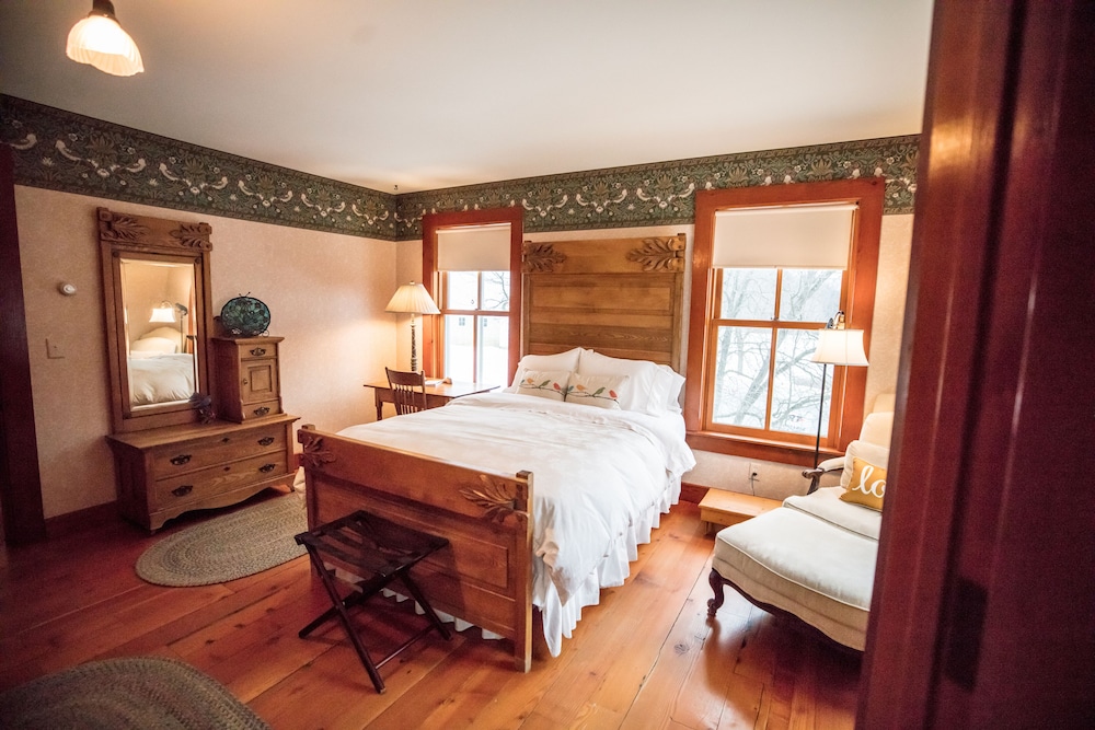 Round Barn Farm B & B Event Center 17/56