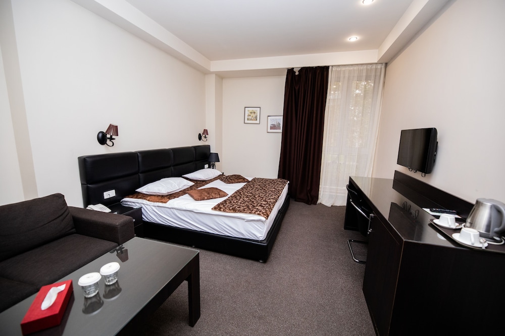 DIAMOND HOUSE HOTEL 26/42