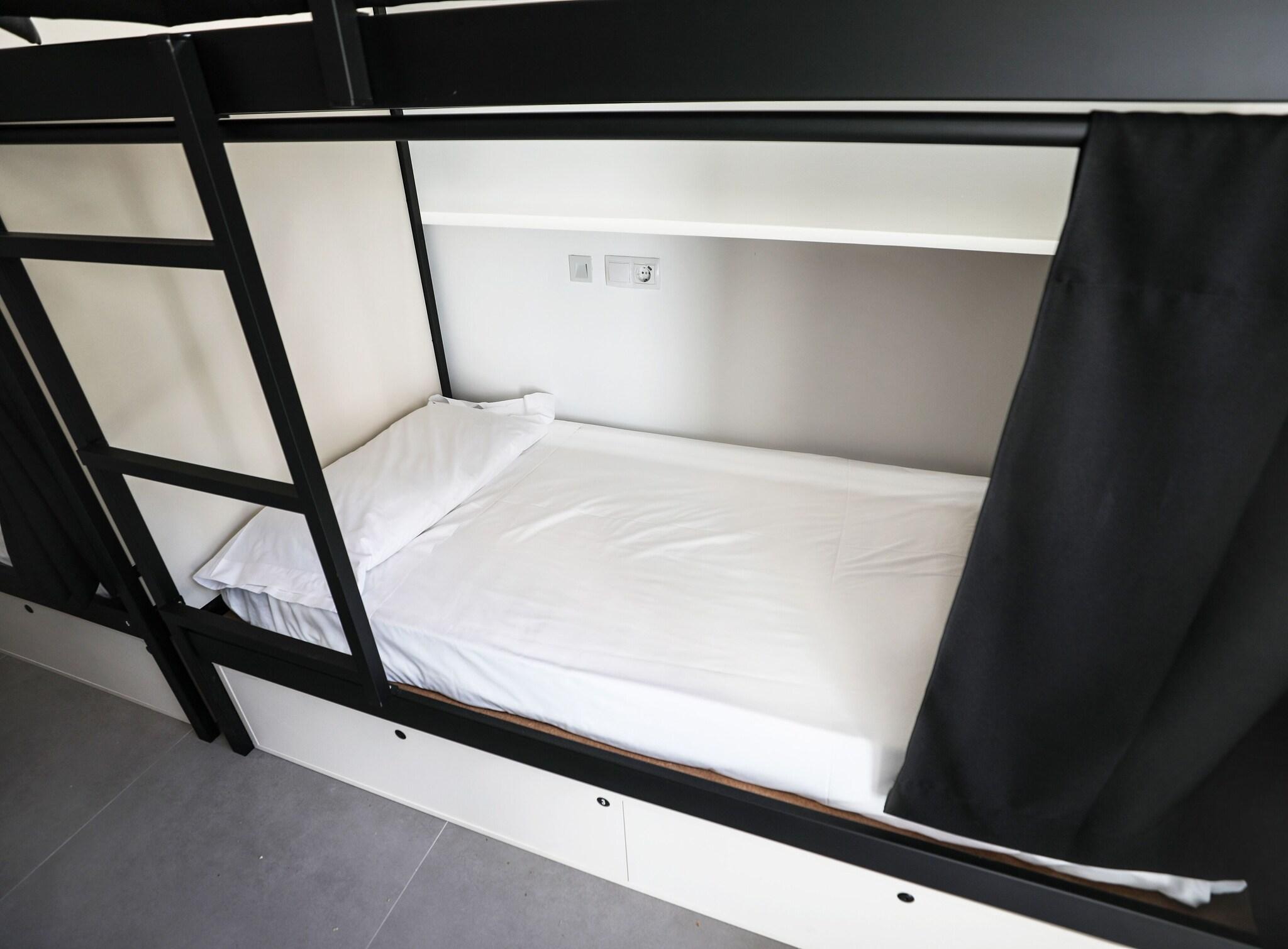 Mixed Dorm, Standard