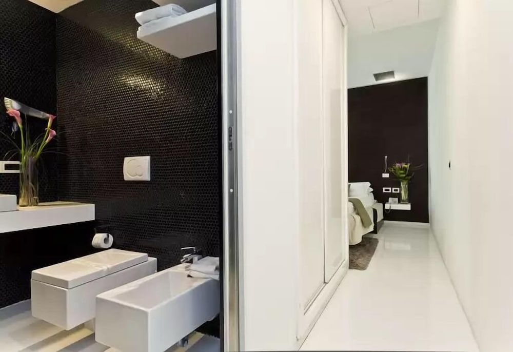 NAVONA SUITES 49/52