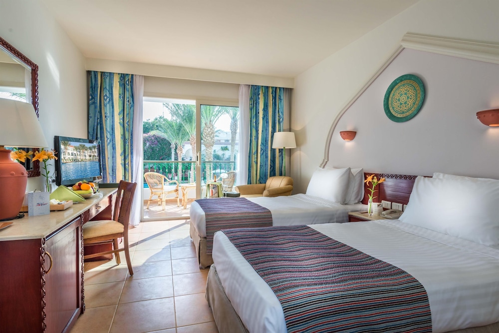 SUPERIOR, DOUBLE BED, POOL VIEW