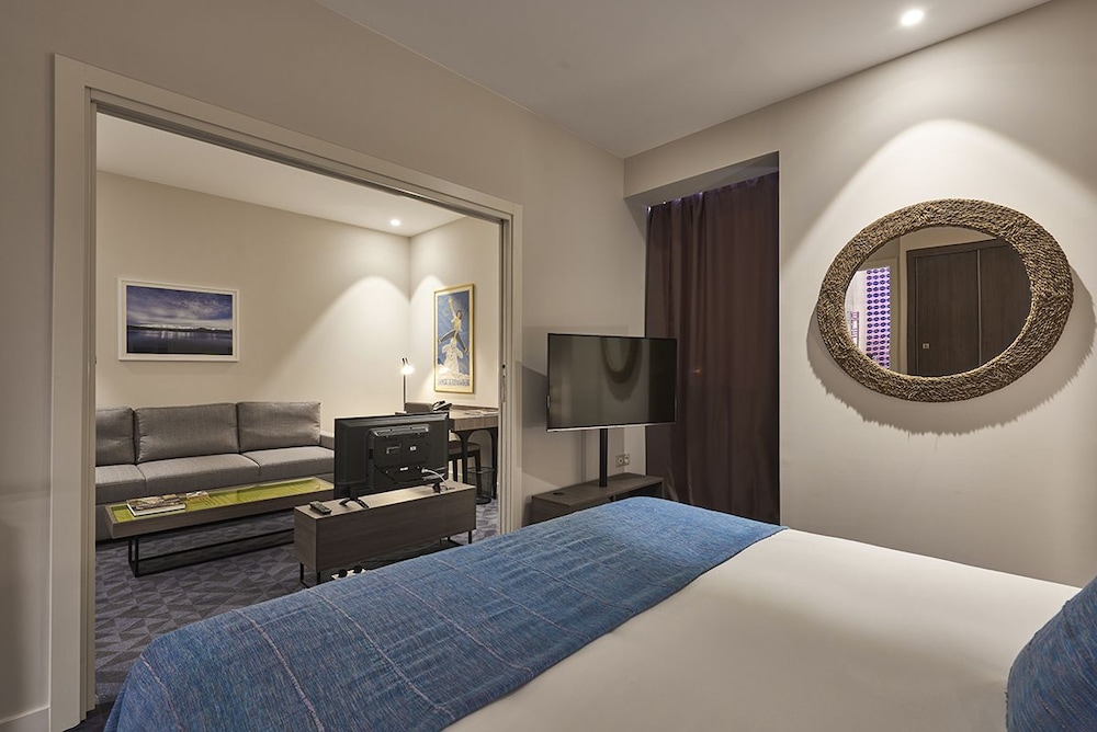 M Suite Hotel 11/50