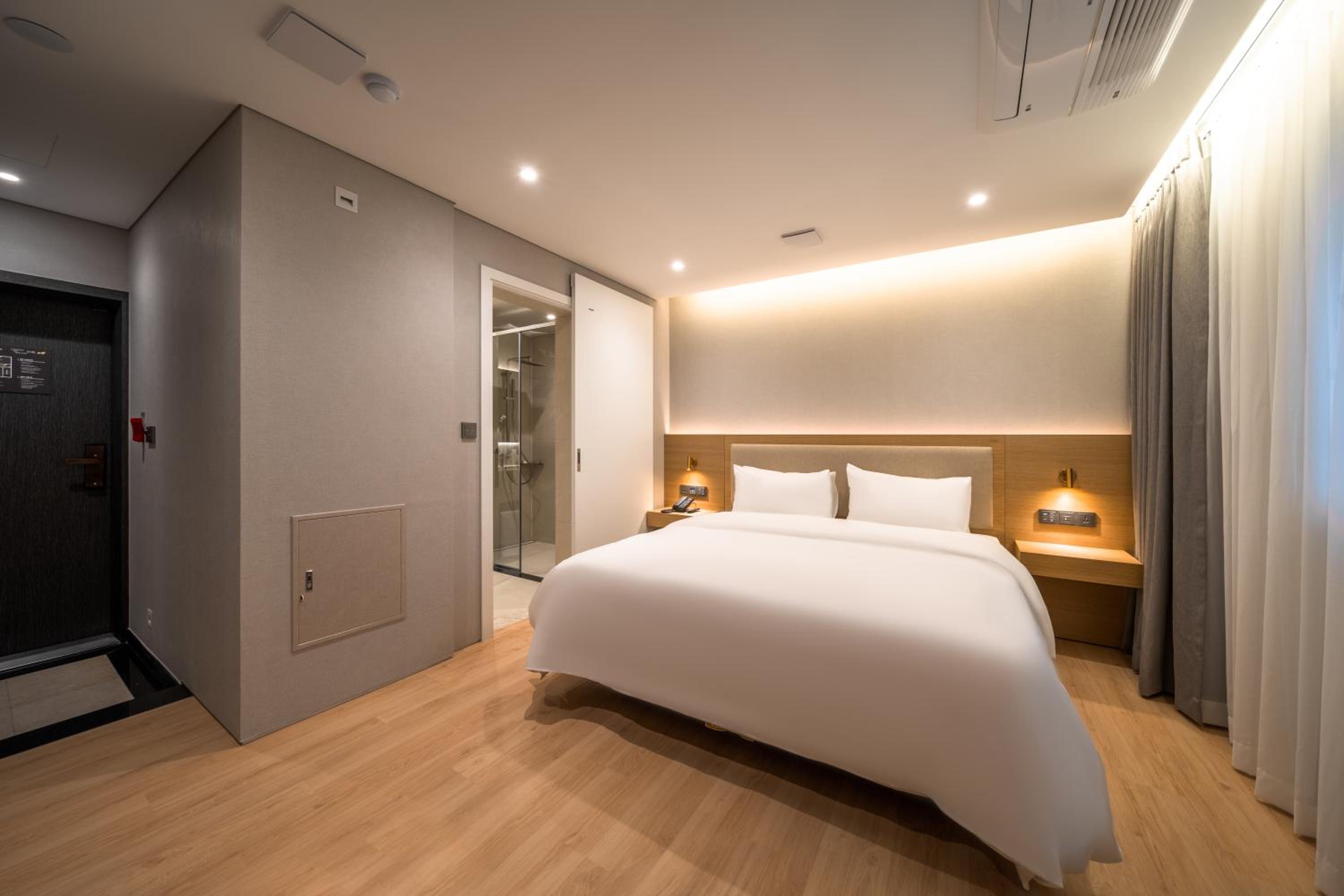 Standard, Double Bed